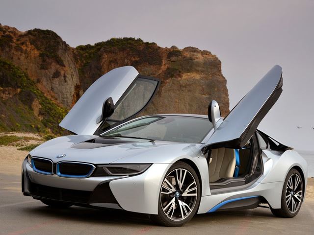 BMW наконец сделал что-то со спросом на i8